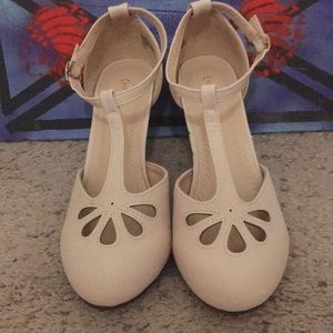 Vintage-inspired heels